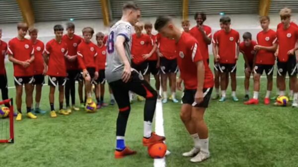 Voor altijd de sjaak in je voetbalteam na deze heerlijke actie