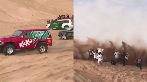 Saoedische chauffeur loopt in de woestijn de klootzak uit te hangen