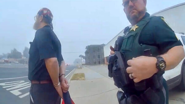 Een ouderwets potje politieën in Amerika: blindengeleidestok voor wapen aangezien