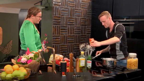 Papa en mama kunnen trots zijn: chef Andrew maakt indruk op zijn date!