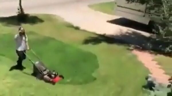 Biertje tijdens het grasmaaien, waarom ook niet?