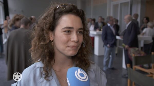 Een aantal intieme kiekjes van de 13 jaar jongere vriendin van Thierry Baudet