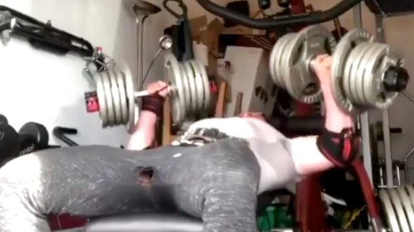 Nog een reden waarom je niet in de garage met gewichten moet klooien