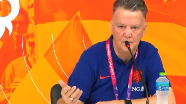Taalvirtuoos Louis van Gaal slaat weer toe: "I believe that we can come an end"