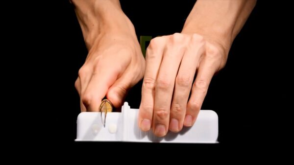 Waarom je een mes na het slijpen altijd moet afspoelen