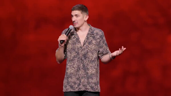 Volgens Andrew Schulz willen feministen stiekem eigenlijk mannen zijn