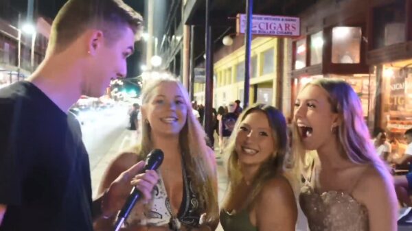 Chic hoor! Elegante meiden vertellen vol trots hun stoute bedgeheimen