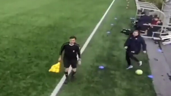 Heftig windje zorgt voor een discutabel doelpunt