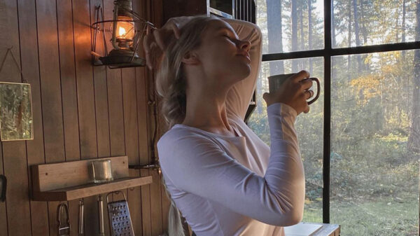 Super-ingewikkeld raadsel van de ochtend: drinkt Juultje Tieleman haar koffie hier met of zonder suik... broek?