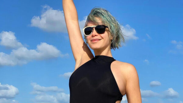 Victoria Koblenko geniet van een heet momentje in de sauna