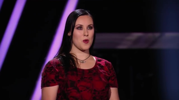 Stefanie Stuber doet even Lamb of God tijdens The Voice of Germany