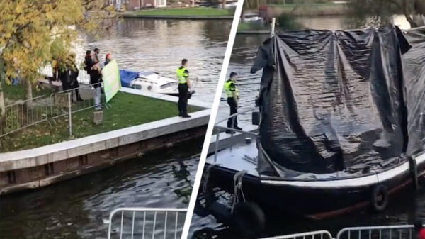 Demonstranten tegen Zwarte Piet door bootje geblokkeerd tijdens de intocht
