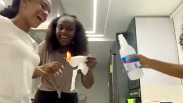 Groepje vrouwen leert een wijze les: alcohol + vuur = brandend haar