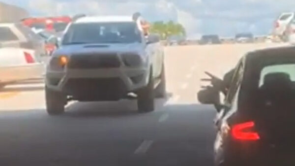 Automobilisten hebben heftig gevecht om laatste vrije parkeerplaats