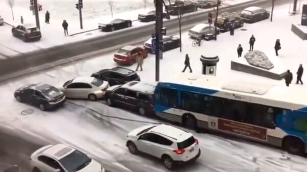 Uit de oude glijdoos: een klein beetje sneeuwval vs een helling
