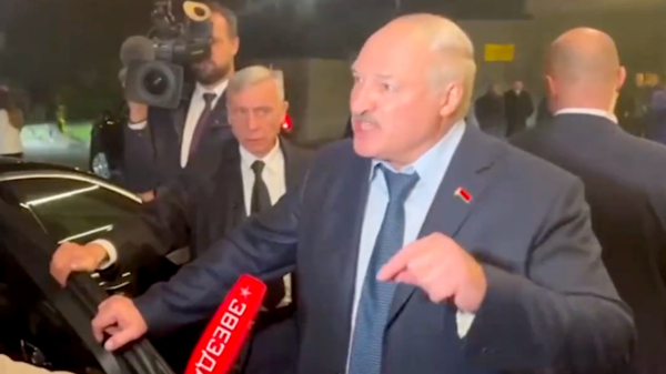 Lukashenko vuistdiep in Poetin: Oekraïne moet stoppen, ze hebben het zelf in de hand