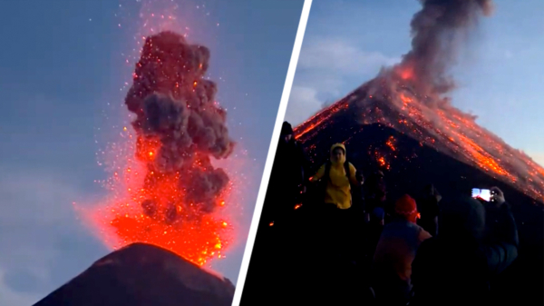 Wandelaars staan net iets te dicht bij een uitbarsting van Volcán de Fuego
