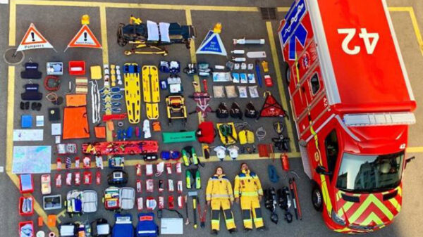 Hulpdiensten over de hele wereld laten hun apparatuur zien tijdens de "Tetris Challenge"