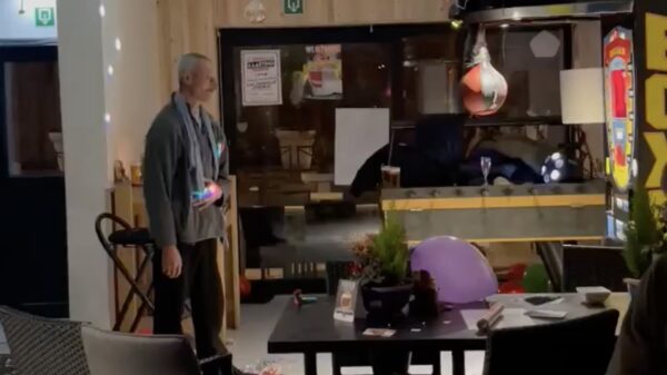 Note to self: op zaterdagavond zet je geen highscore bij de boksautomaat