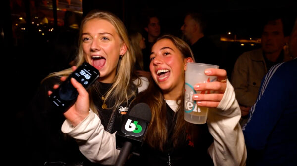 Skitterend: Buitenbeeld ging ook even sfeer proeven tijdens Nederland - Ecuador