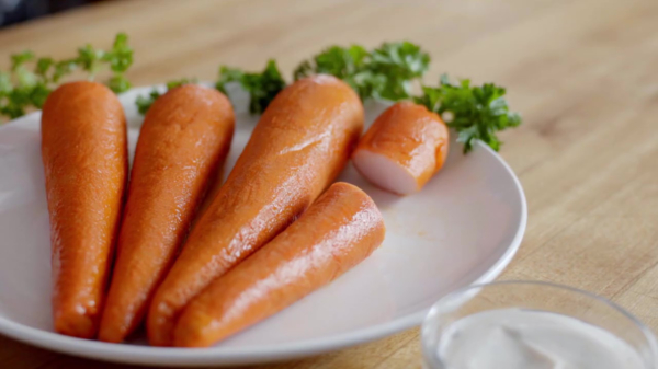 The Marrot trolt vegans met wortels die voor 100 procent uit vlees bestaan
