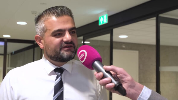 Ook de Tweede Kamer vindt de rellende Marokkanen natuurlijk "vreselijk en schandalig"