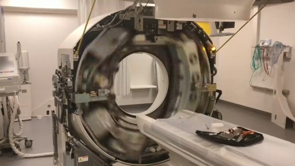 Zo ziet een opengemaakte CT-scan er op volle snelheid van binnenuit