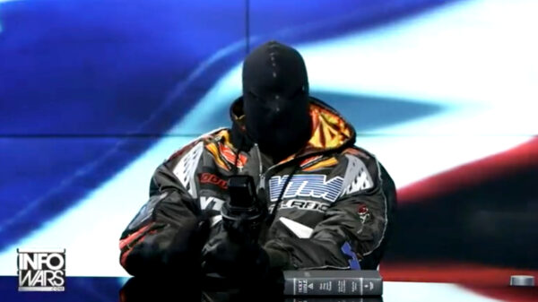 Kanye West draait doorrr: prijst Adolf Hitler in podcast, Elon Musk gooit hem van Twitter