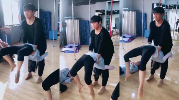 Aziatische chiropractor maakt de dames weer even lekker soepel