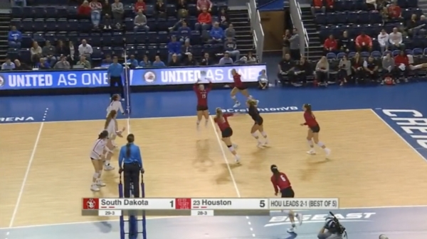 Doorzettingsvermogen is tijdens volleybal met een snoekduik door een tafel vliegen