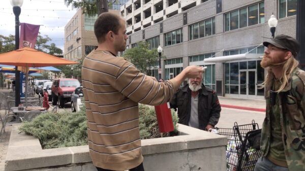 Duidelijk maken dat je hier niet mag roken doe je met een brandblusser