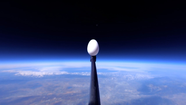 Mark Rober doet een 'egg drop' vanaf 30 kilometer hoogte