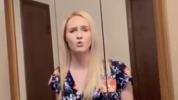 Deze Queen is creatief met spiegels