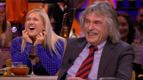 Britt Dekker wordt enigszins onpasselijk van Johan's bijzondere kerstboodschap