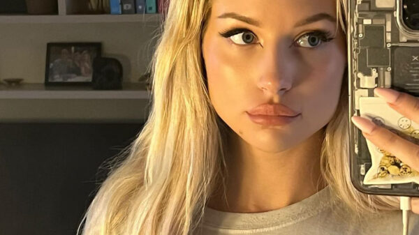 Lottie Moss laat in dronken bui een gezichtstatoeage zetten