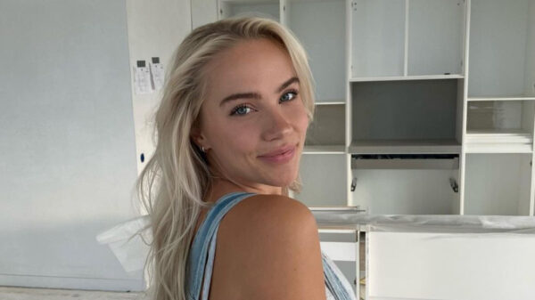 Juultje Tieleman begint de dag met het showen van haar gloednieuwe en uiterst aantrekkelijke skibril