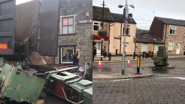 Vrachtwagenchauffeur heeft slechte dag en dumpt lading zware industriële machines op straat