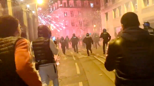 Meer chaotische beelden uit Frankrijk en België na verlies Marokko op het WK