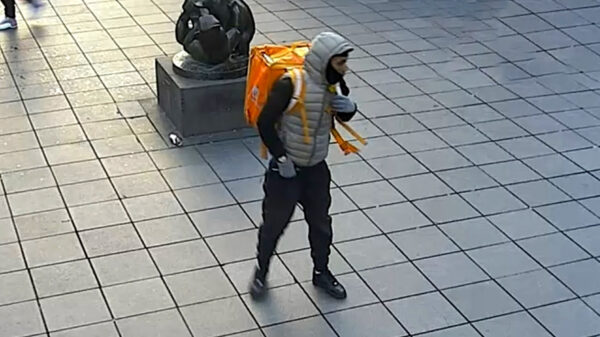 Onschuldige vader in Rotterdam mishandeld door bezorger met schroevendraaier