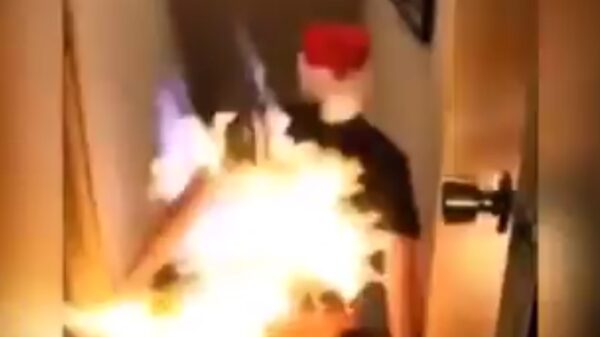 Deze nieuwe kandidaat voor de Darwin Awards is on fire!