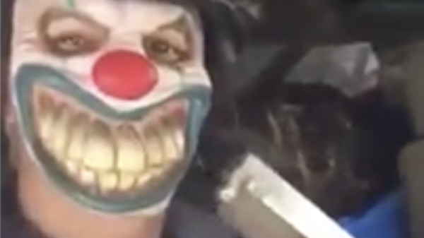 Mexicaanse clowns gaan op een gezellige road trip met hun favoriete speeltjes