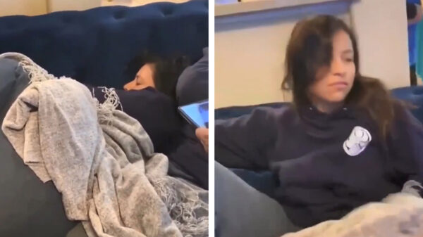 Ouders testen of hun dochter iets heeft opgestoken bij de luchtmacht