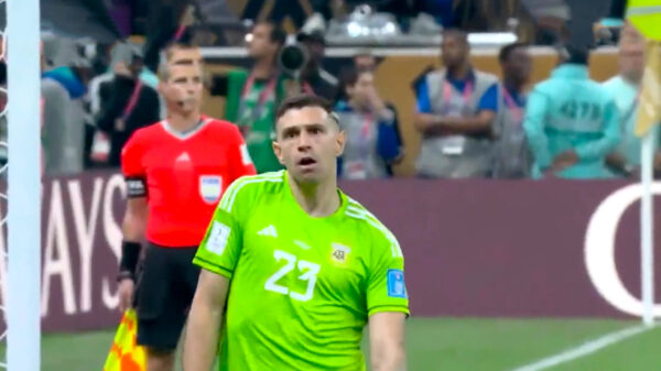 Nieuwe beelden laten vies spel van Argentijnse keeper Emiliano Martínez zien