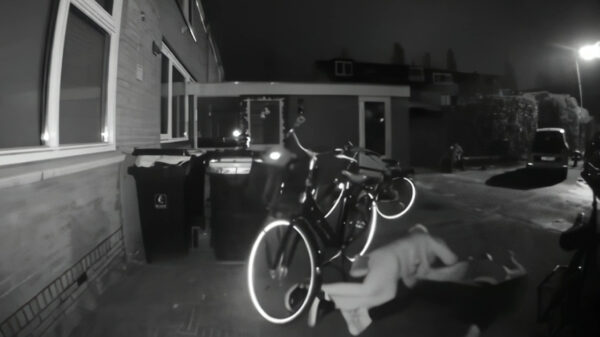 Het thuisbrengen van zijn dronken vriend ging bijna goed