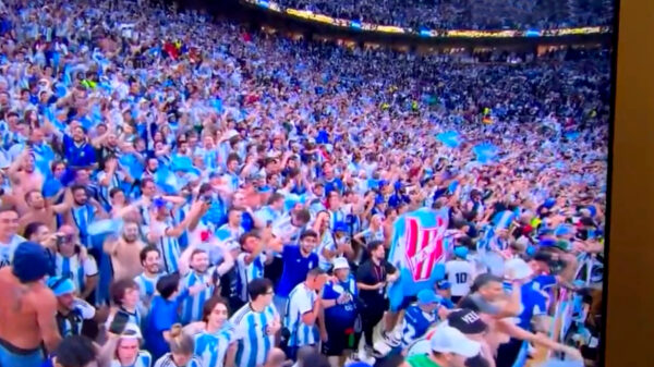 Argentijnse vrouw riskeert gevangenisstraf nadat ze haar t-shirt uittrok