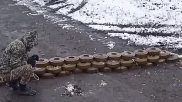 Even in één klap een hele lading antitankmijnen onschadelijk maken