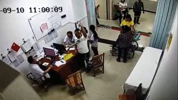 WTF: vader beukt in op dokter vanwege ruzie over de administratie