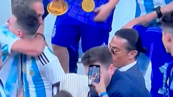 Messi verdient eigenlijk ook nog een prijs voor keihard negeren van 'Salt Bae'