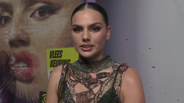 Famke Louise weigert vraag over Roddelpraat te beantwoorden en breekt interview af