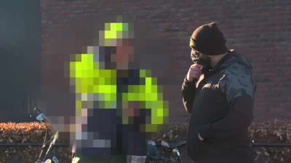Powned-verslaggever ziet live hoe een pedohunter een viespeuk in de val lokt